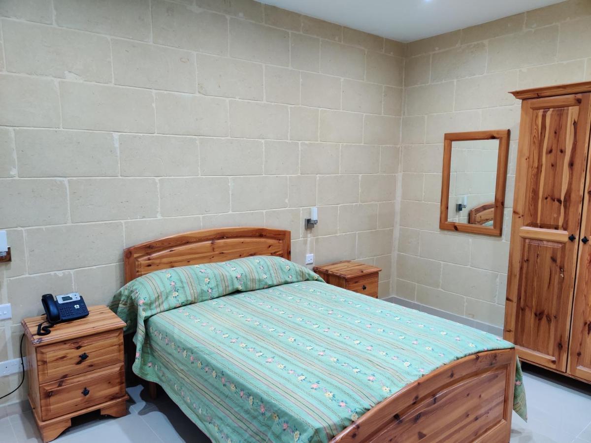 Country Inn Sannat Zewnętrze zdjęcie