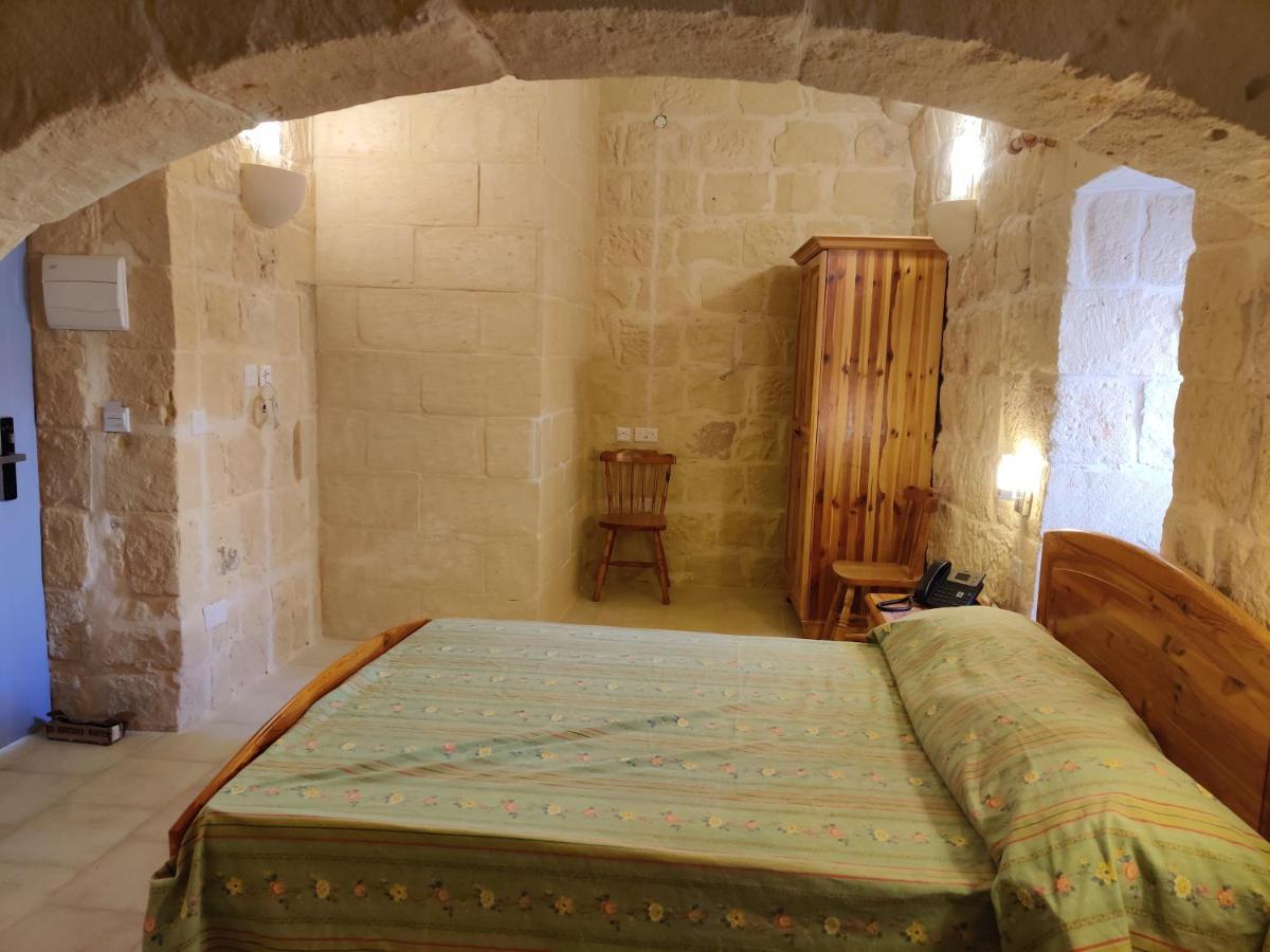 Country Inn Sannat Zewnętrze zdjęcie