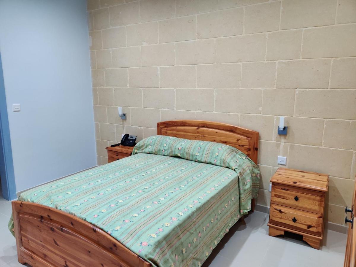 Country Inn Sannat Zewnętrze zdjęcie