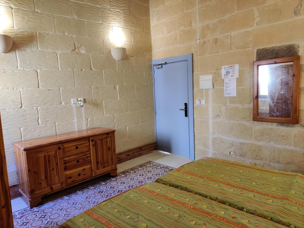 Country Inn Sannat Zewnętrze zdjęcie