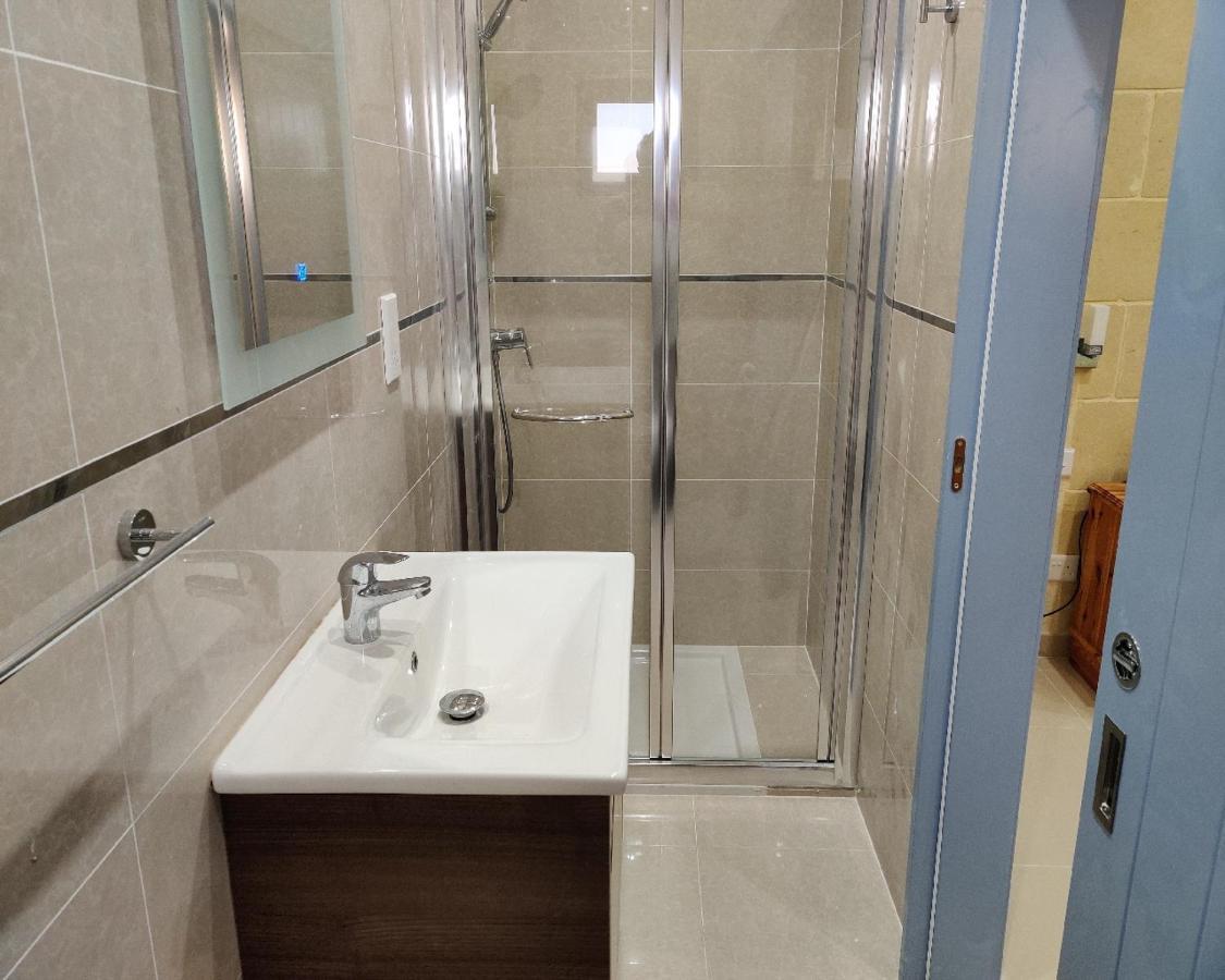 Country Inn Sannat Zewnętrze zdjęcie